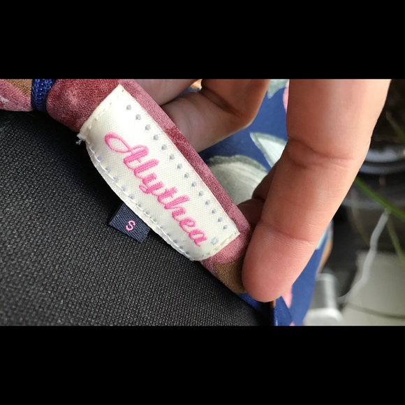 🌼Pretty Summer Party Outfit 🌼 - Picture 8 of 8